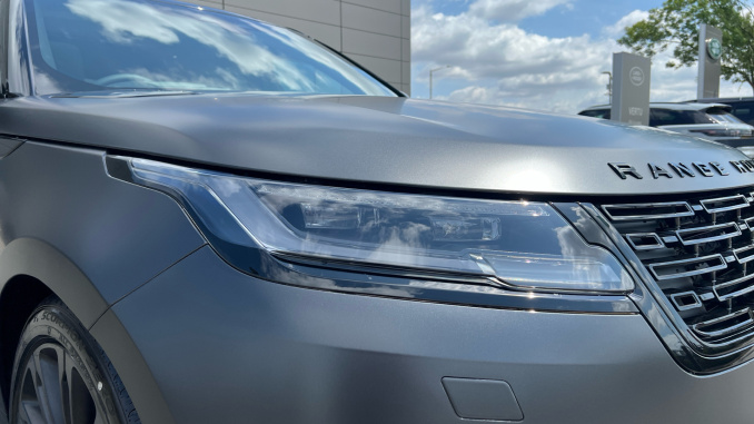 Land Rover Range Rover Velar 3.0 D300 MHEV Belgravia Edition 5dr Auto Diesel Estate - Image 17
